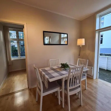 Center Hills - Lovely 2-bedroom W Balcony, Amazing Location