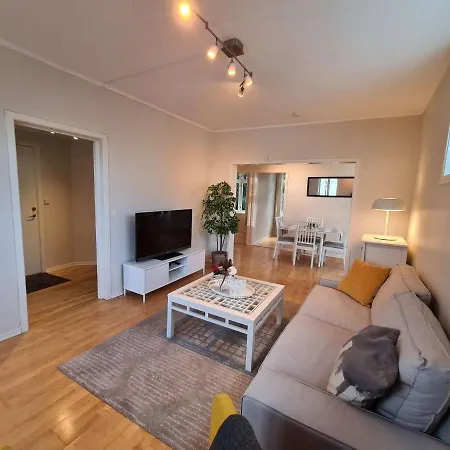 Center Hills - Lovely 2-bedroom W Balcony, Amazing Location * Stavanger